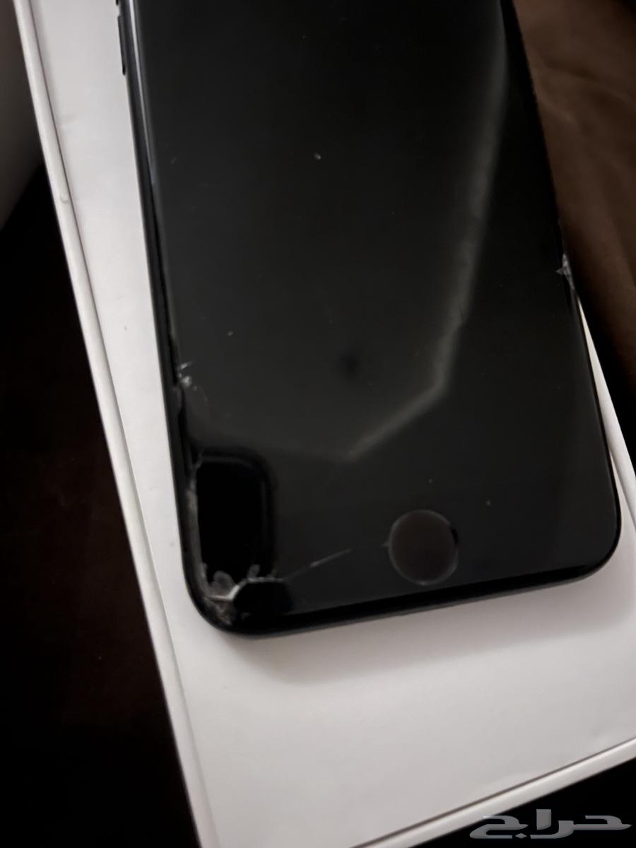 ايفون SE2020 نضيف ما انفك64377739831425114