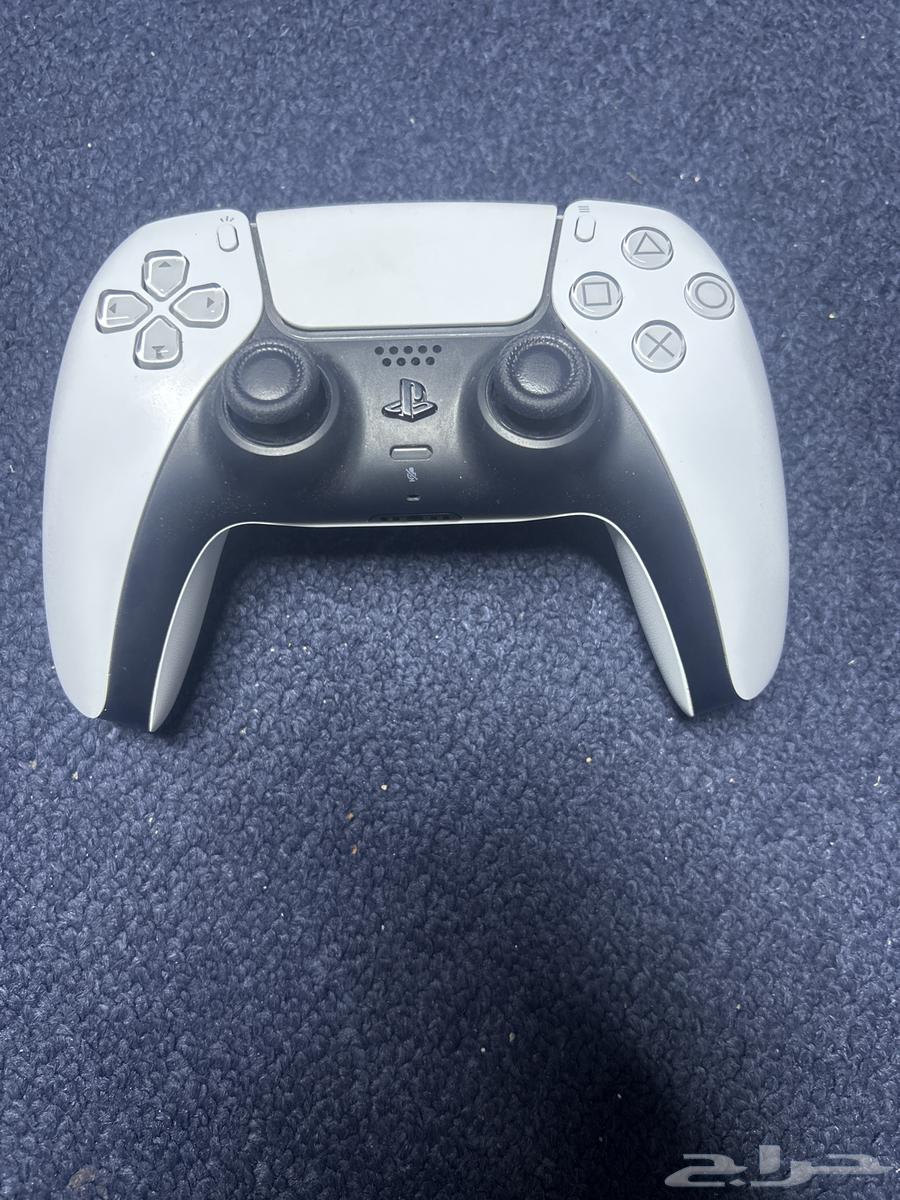 PS5 controller, new used for only four months64387035010819110