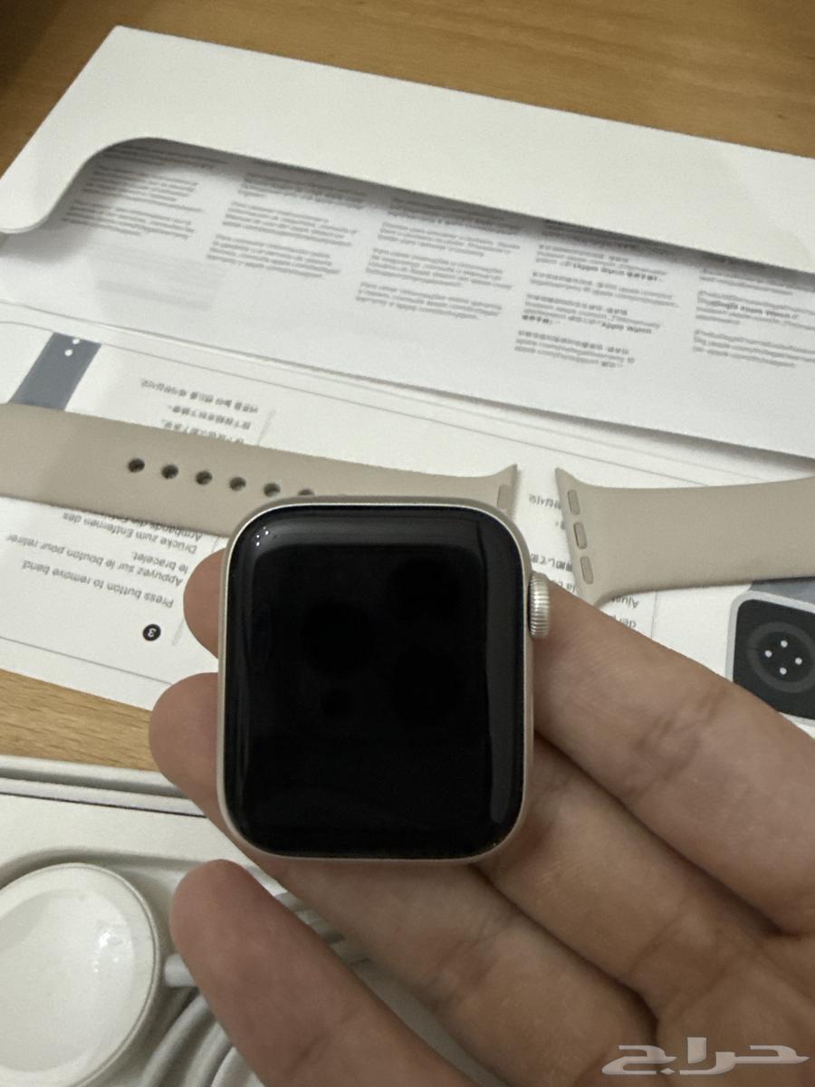 Apple Watch SE 2nd generation, almost new, 40mm64391701061122114