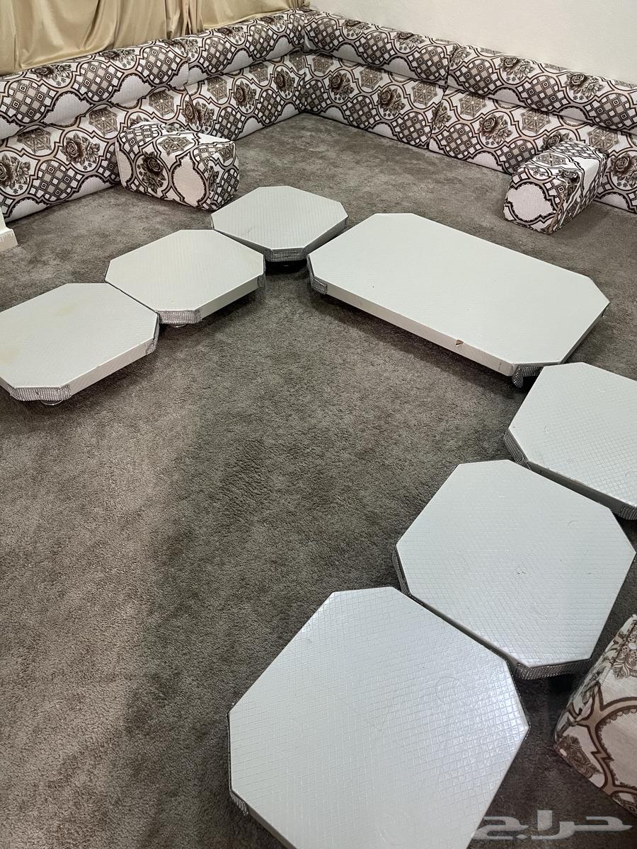 Large floor table and 6 small ones64386947837443110