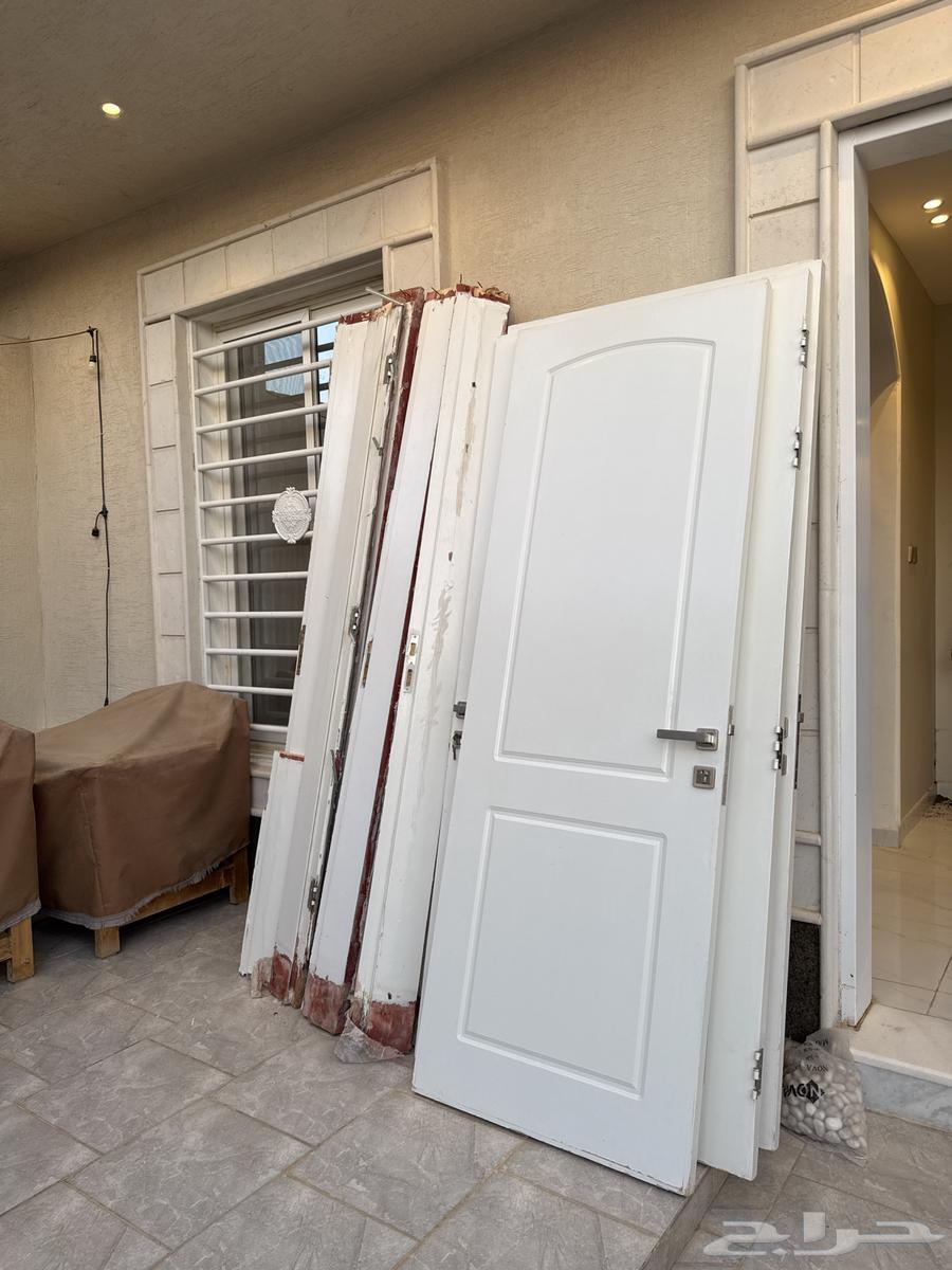 5بيبان خشب للبيع مع الاطواق مافيها كسر ولا شي64387495003267110