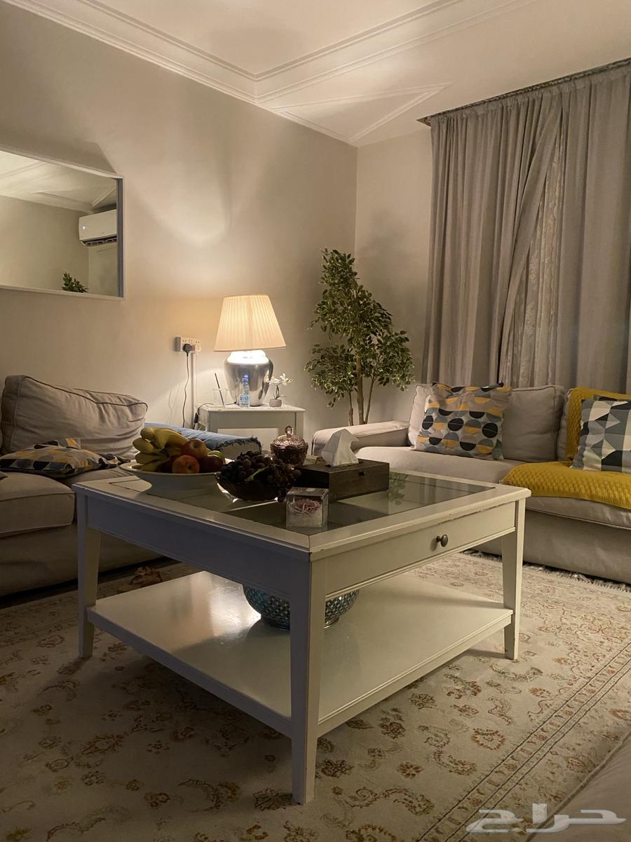 طاولة تلفزيون مع وحدات جانبية للتحف والكتب من أيكيا و طقم ط64389778076162113