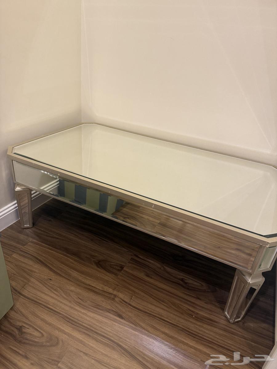 طاولة مرايه شبه جديده64382873694851112