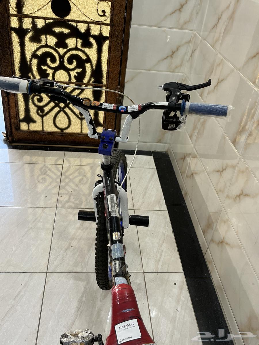 سيكل كوبرا نظيف على السوم مضاف عليه بعض الاستكرات لتزين64387048421121111