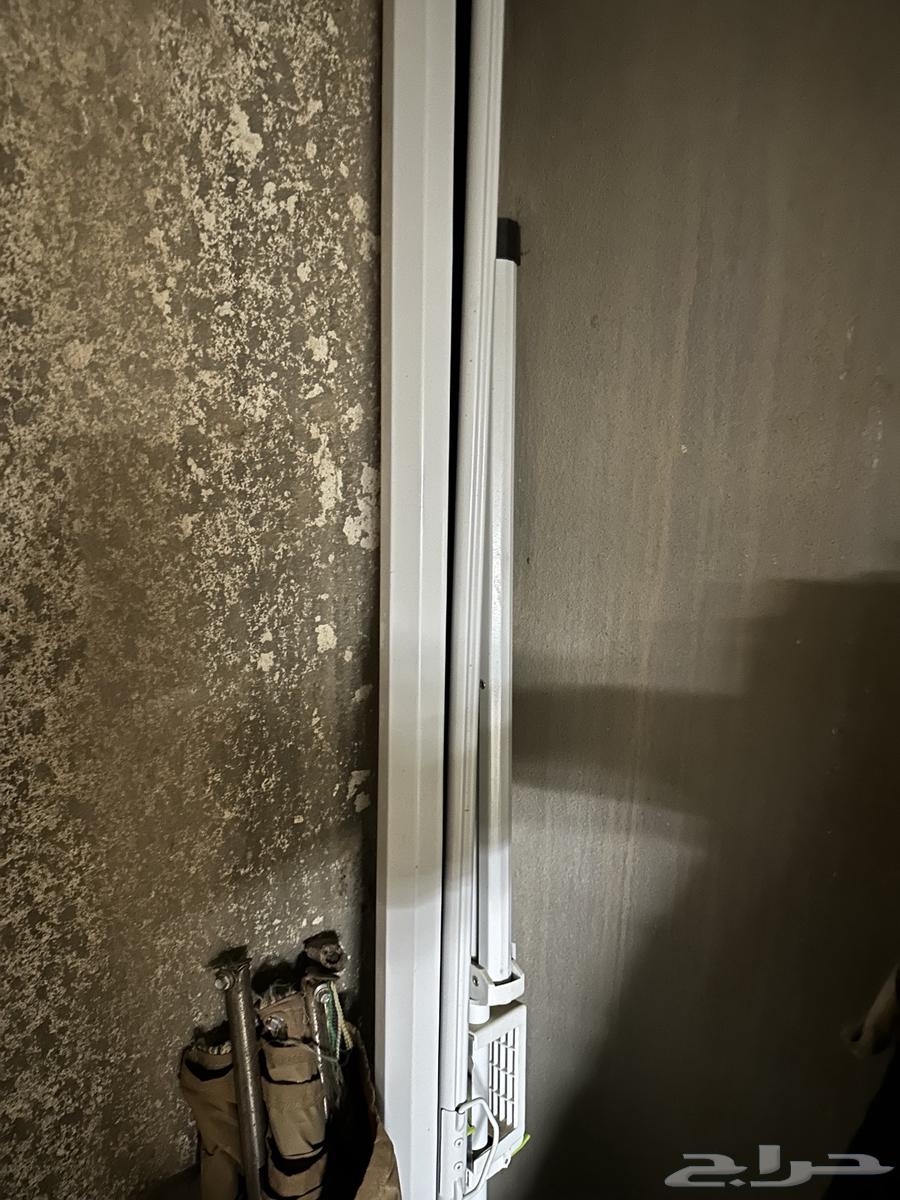 Projector Screen64377418458242112