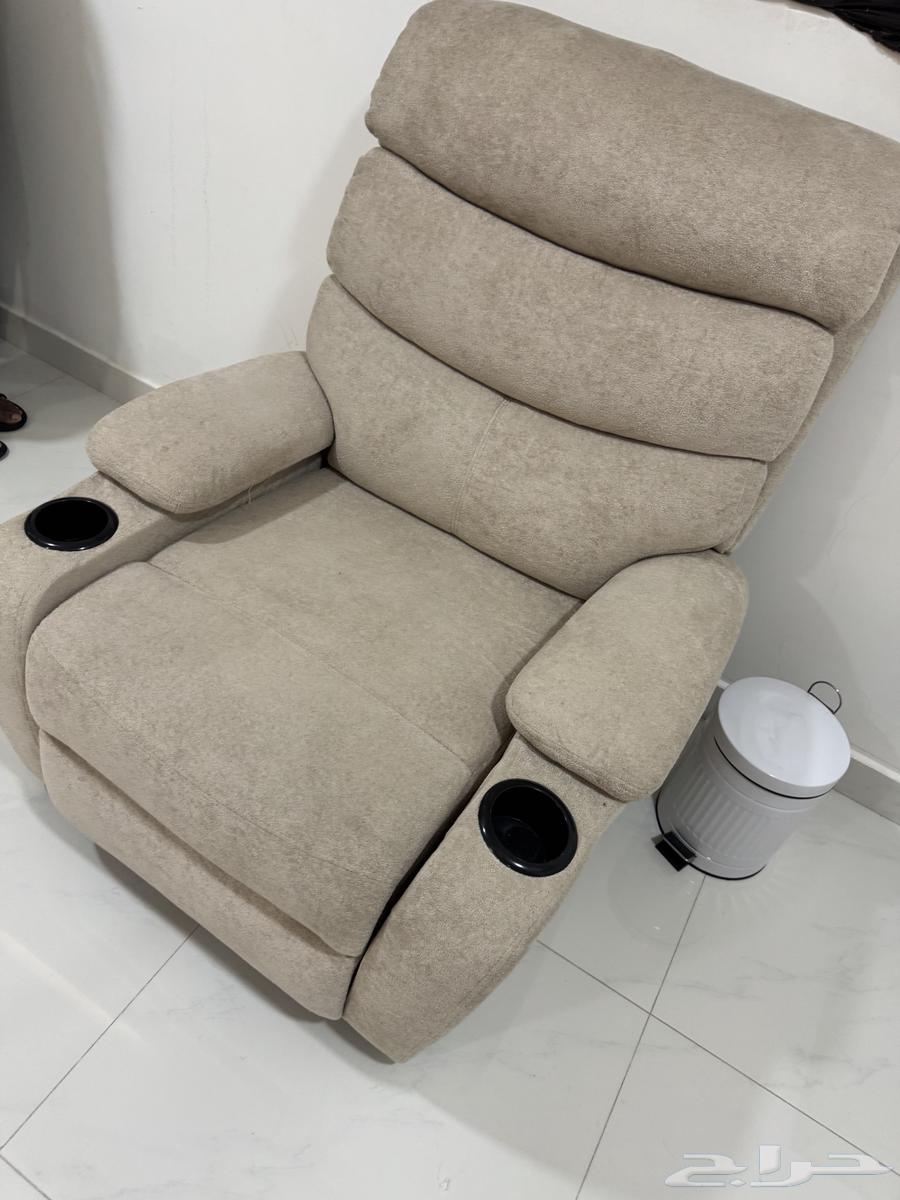 للبيع كنب هزاز ومرتبة سرير وغسالة صغيرة وأغراض64388537041793113