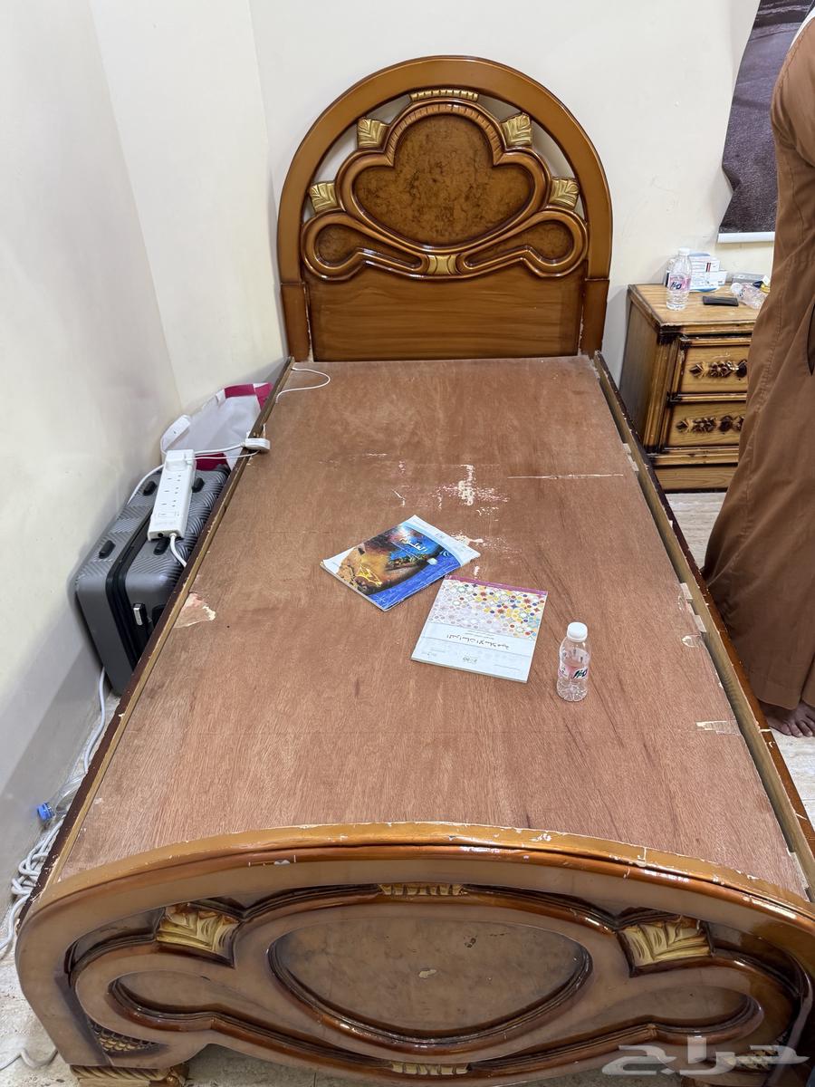 دولاب ملابس وسرير عدد 2 للبيع64383539212035111