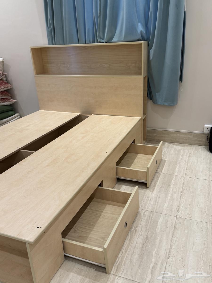 سرير خشبي يوجد فيه تخزين64392319651971111