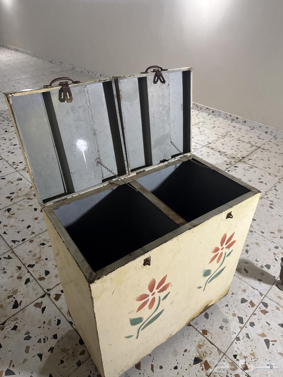 دولاب قديم حديد نظيف تراثي64390347352707113