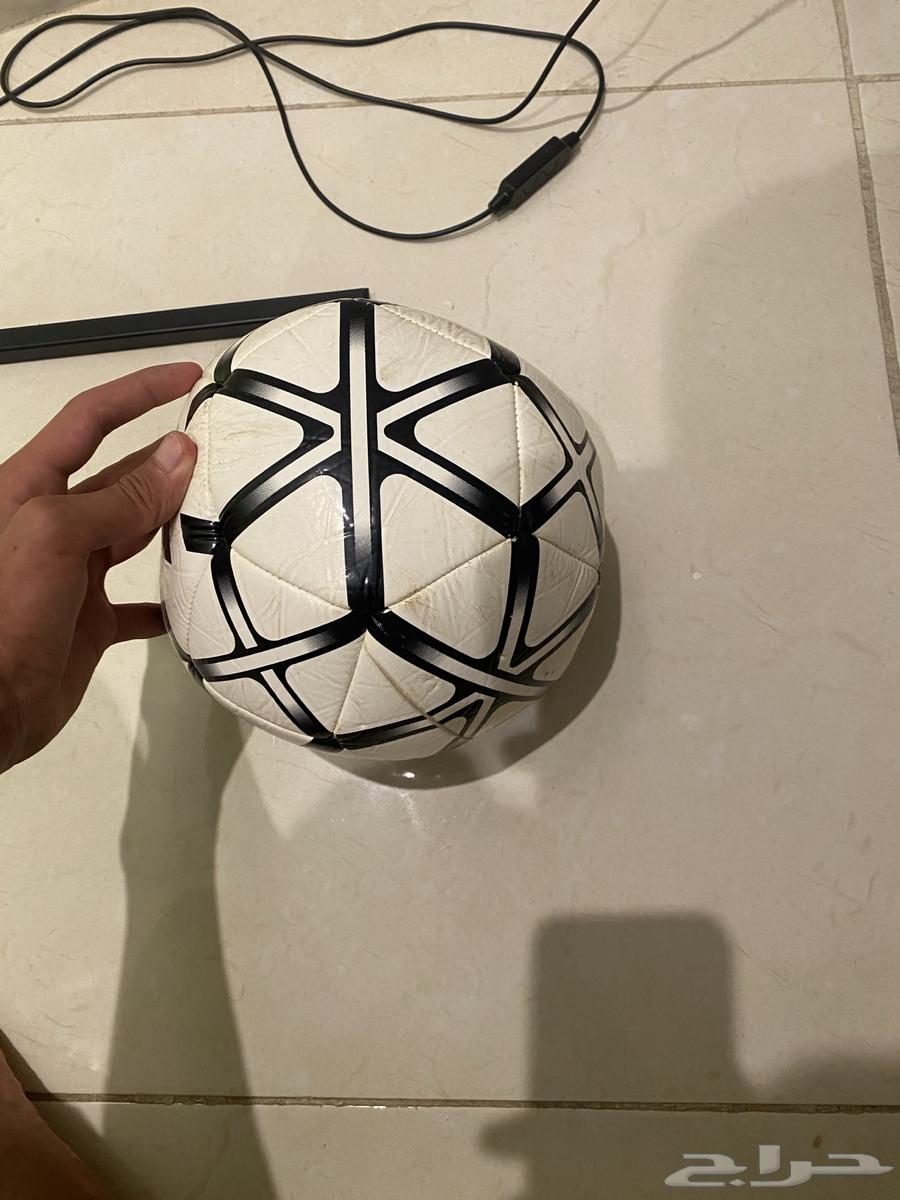 كورة قدم من اديداس بي لون الاسود والابيض64377783494913112