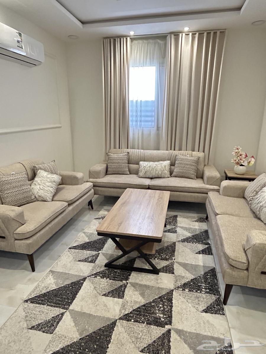 للبيع اثاث مستعمل كنب 3 قطع مع طاوله كبيره و4 صغار64384175641985113