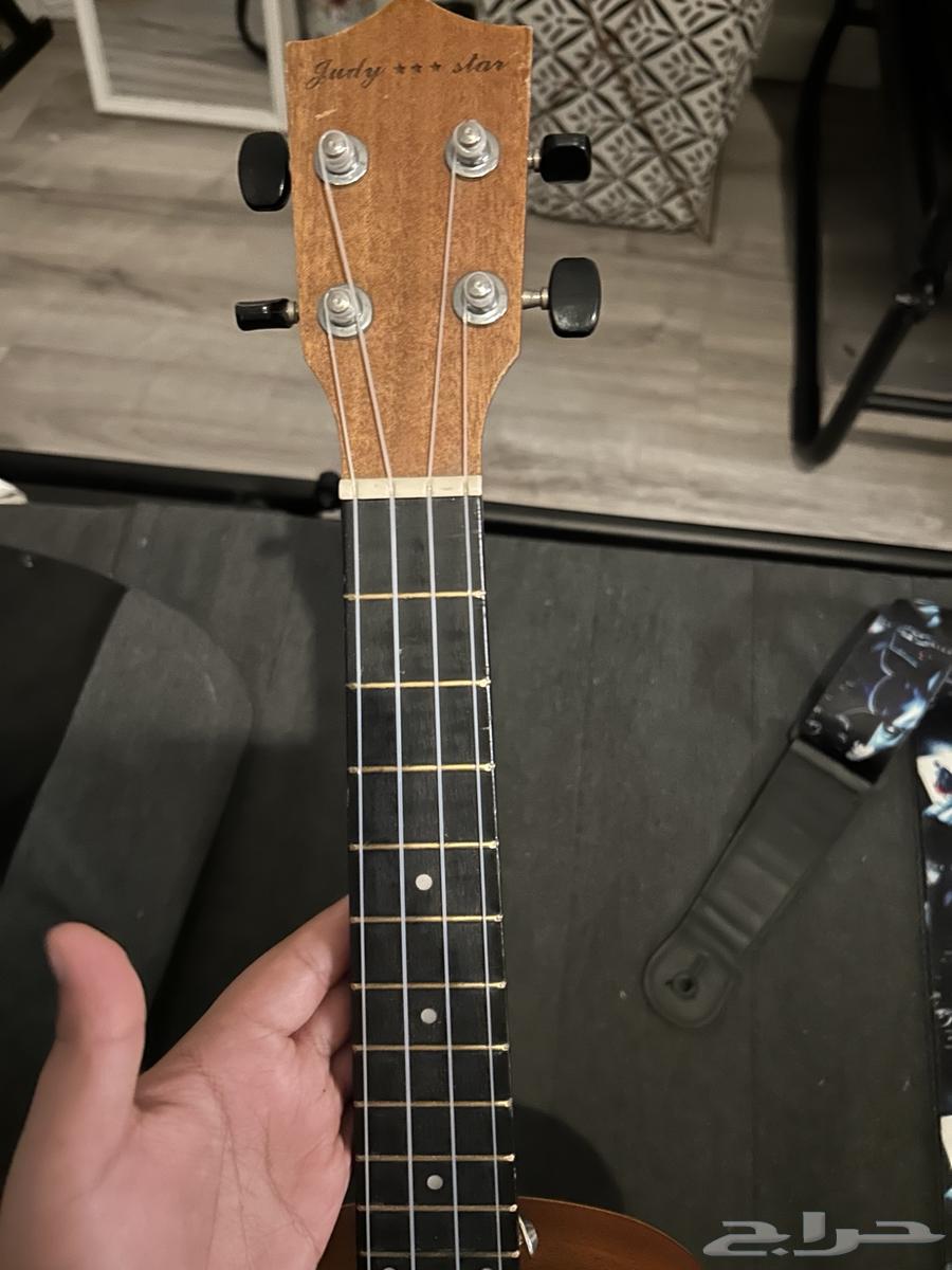 قيتار يوكليلي خشب64384506982275114