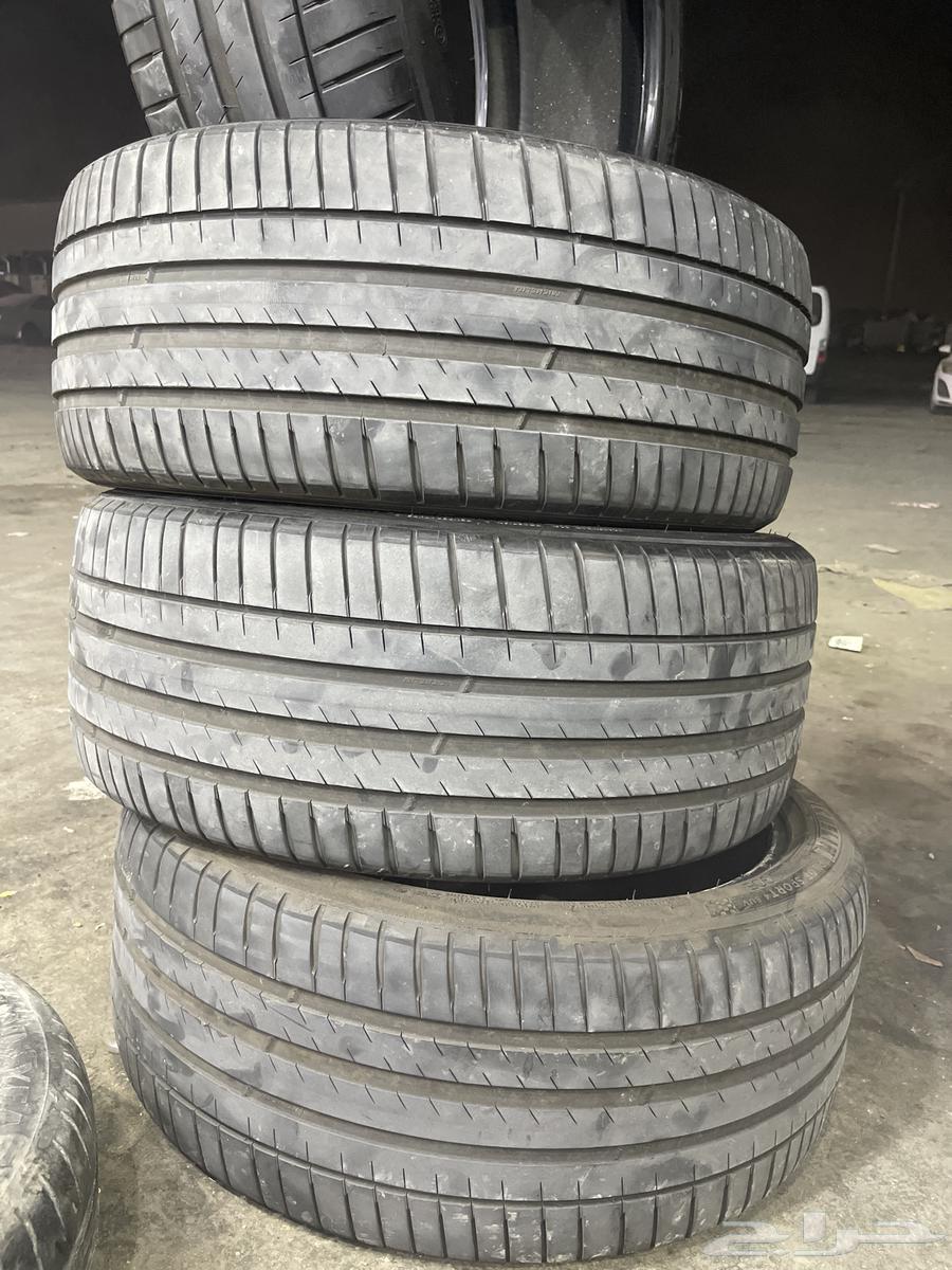 Michelin 265 40 22 tire set, week 23 and 5064536850929283112