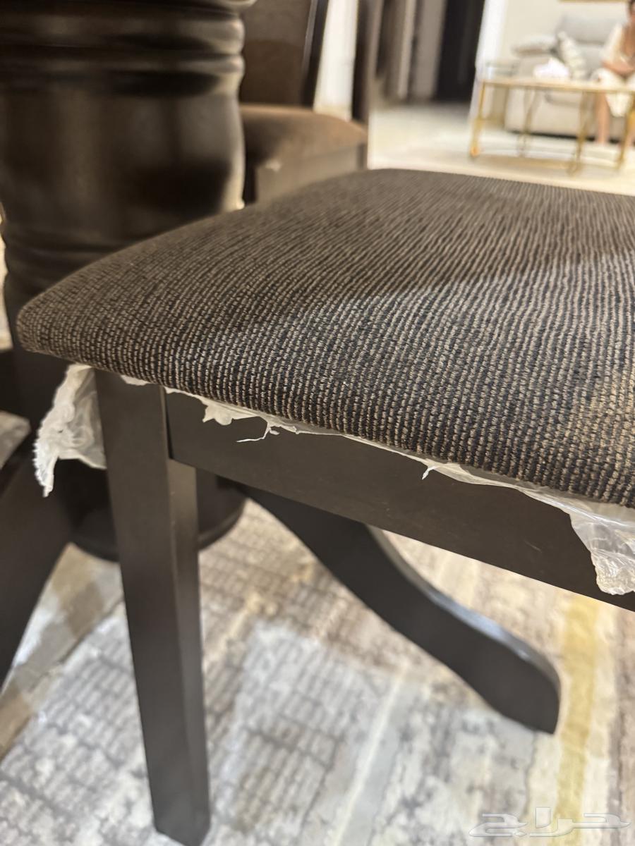 Living room table with 8 chairs, almost new64386557079683114