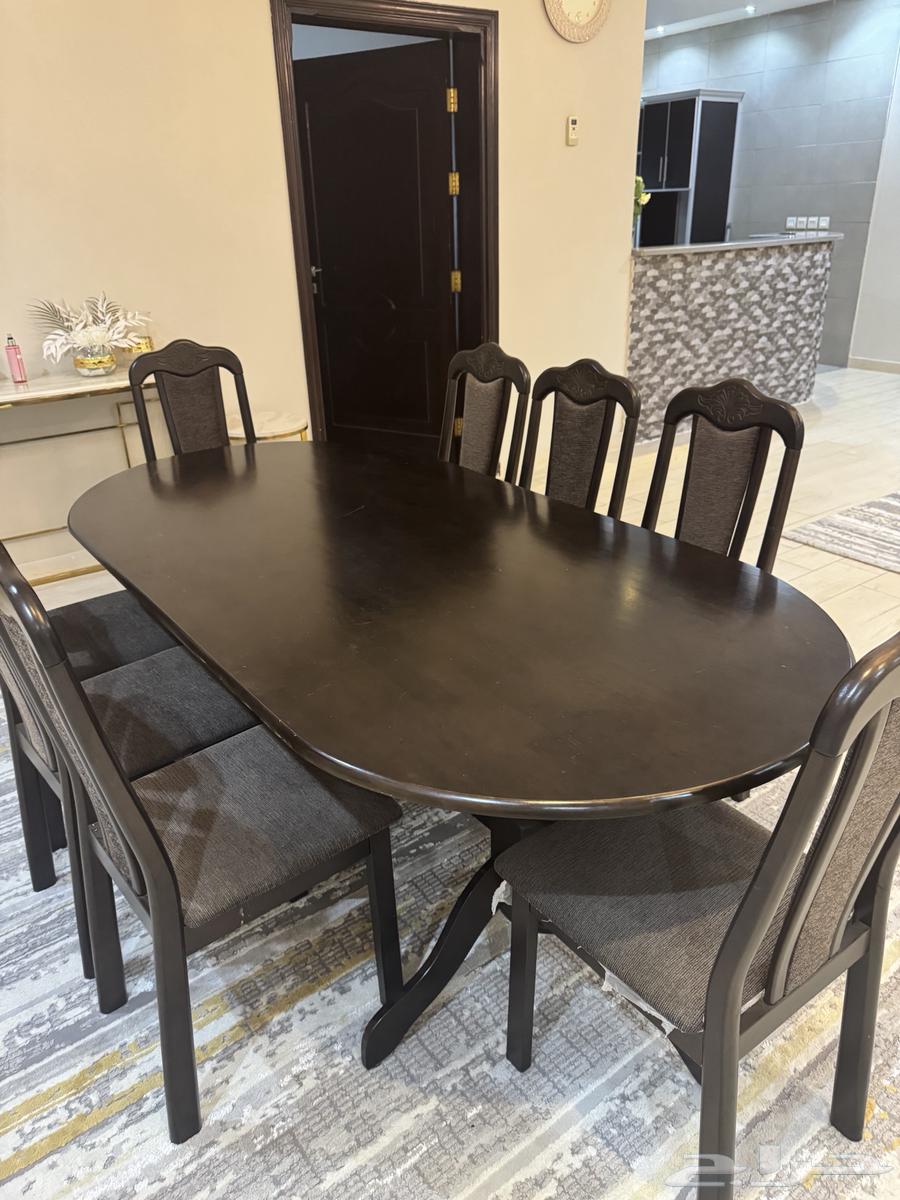 Living room table with 8 chairs, almost new64386557079683111