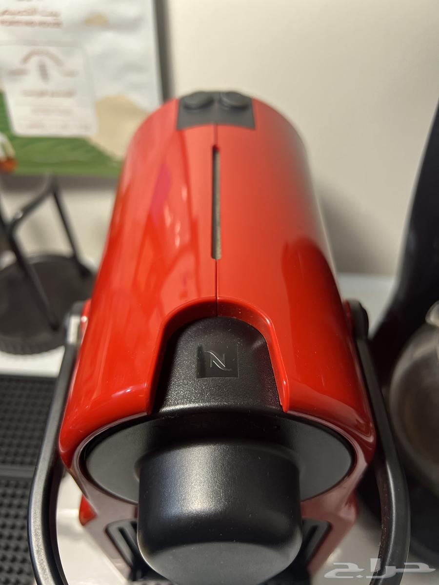Nespresso capsule espresso machine, almost new with original box64377783535234113