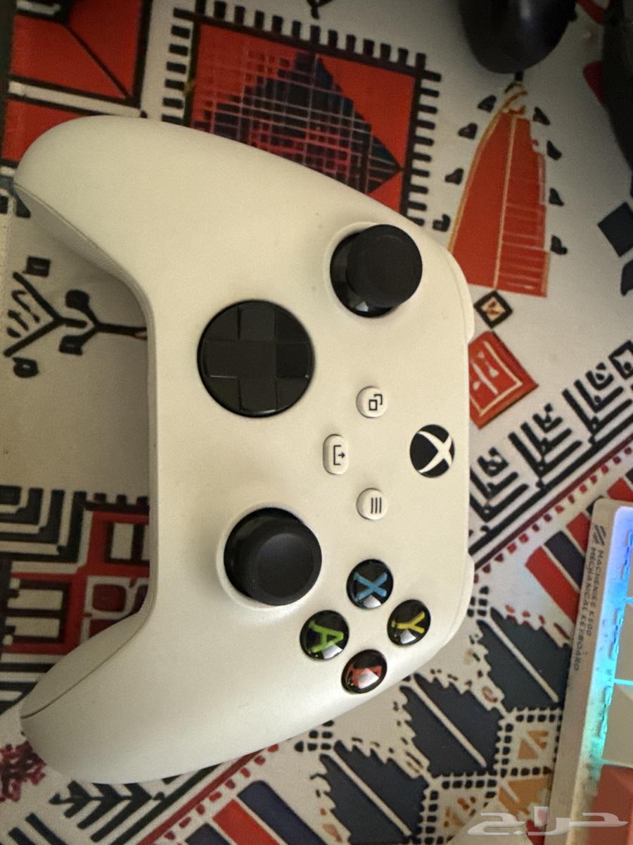 يد اكسبوكس نظيفه مع علبتها مستخدمه64384869377409110