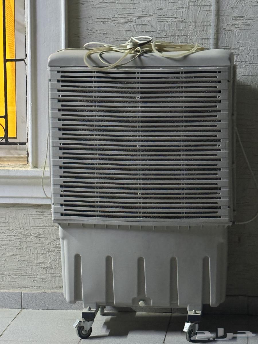 Almost new air conditioner, replacing the old crowded one..64389971384321110
