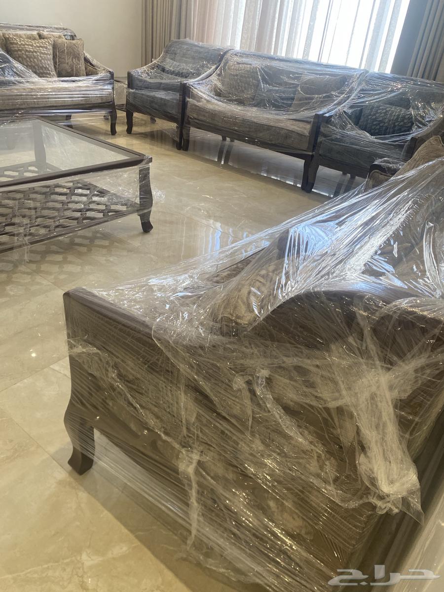 كنب جديد مع طاولات خدمة بعد 20 شخص64387062355585111