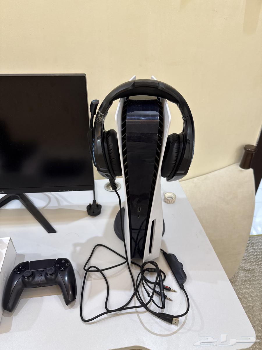 Sony 5 for sale with screen, microphone, mic stand, and headset64390582381443113