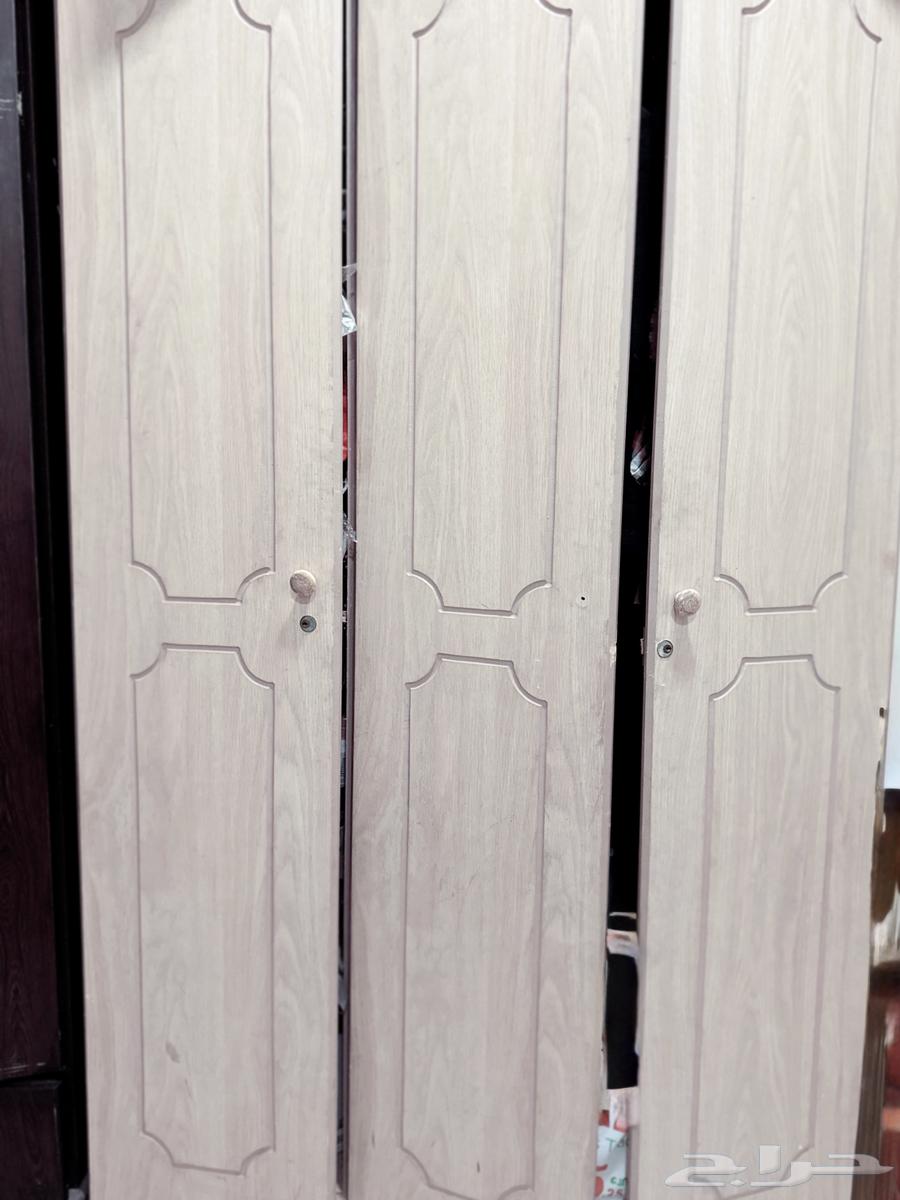 Single and a half bed with mattress and two closets, no defects64383400517505111