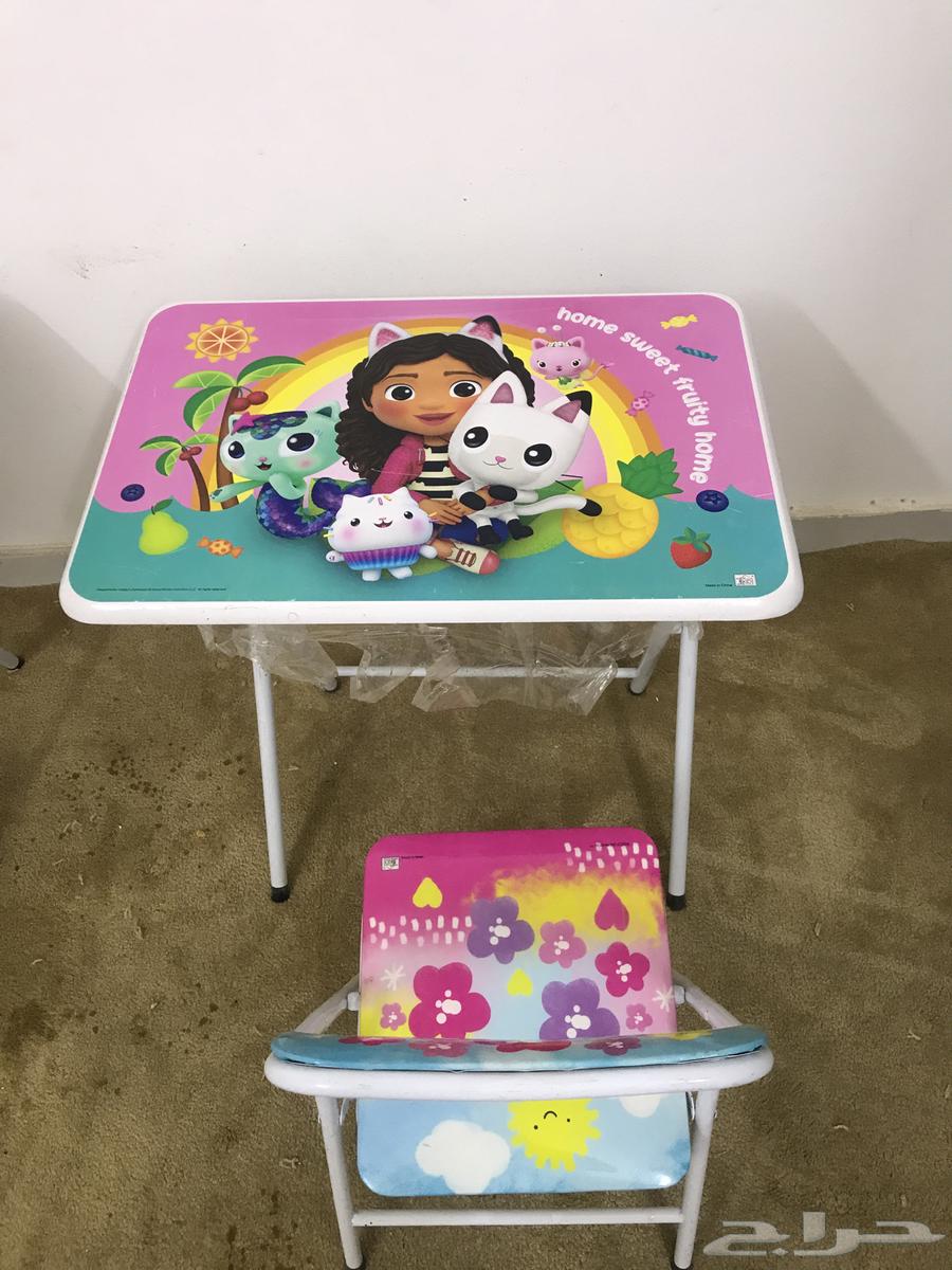 طاولتين مدرسيه مع كراسيها64391023407106110