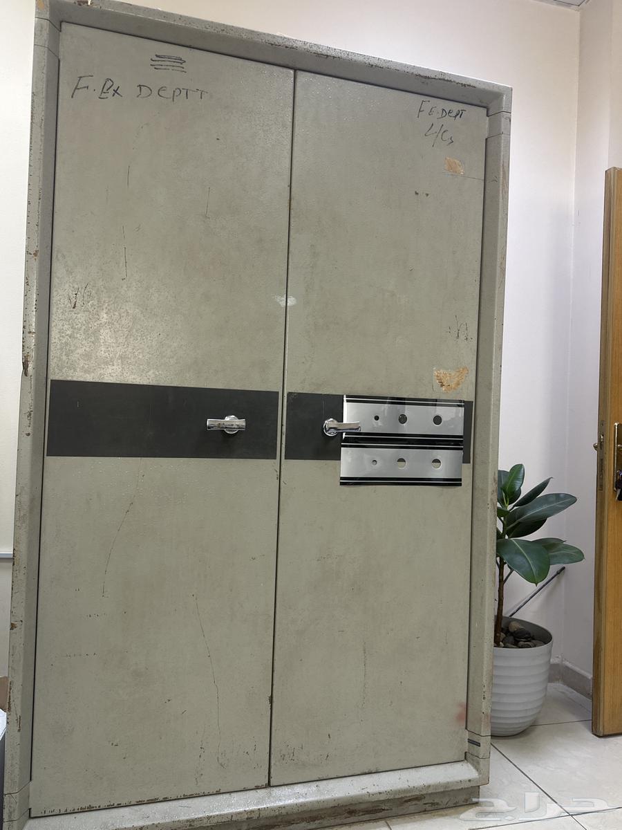 خزنه كبيره للبيع64383594506369110