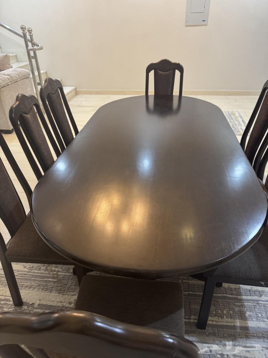 Living room table with 8 chairs, almost new64386557079683110