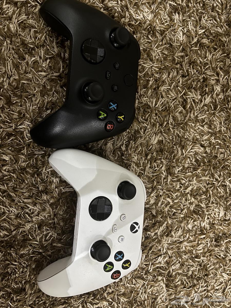 Two Xbox controllers for 15064381328580481110