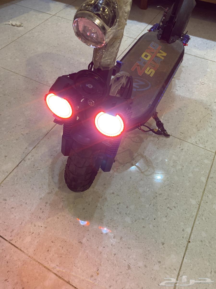 Fully foldable scooter with key start and remote control64383178103810114