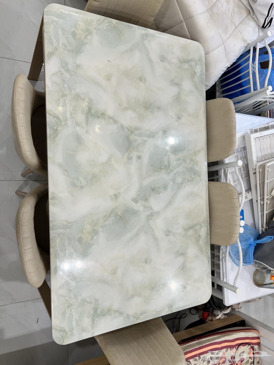 تسريحة من ايكيا وطاولة طعام64380723618562112