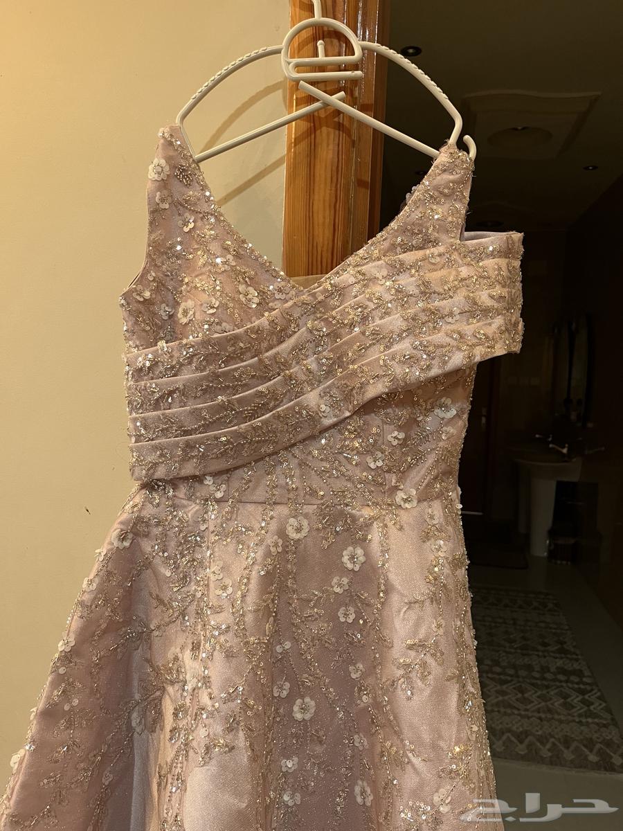 فستان سهره فخم اللون وردي على موف فاتح مقاس 864385648645379113