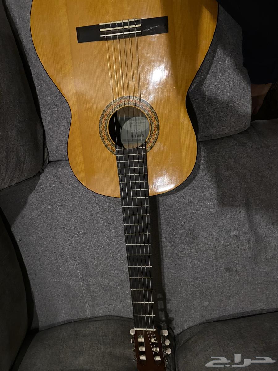 Original Yamaha guitar with complete set of strings64379631361282112