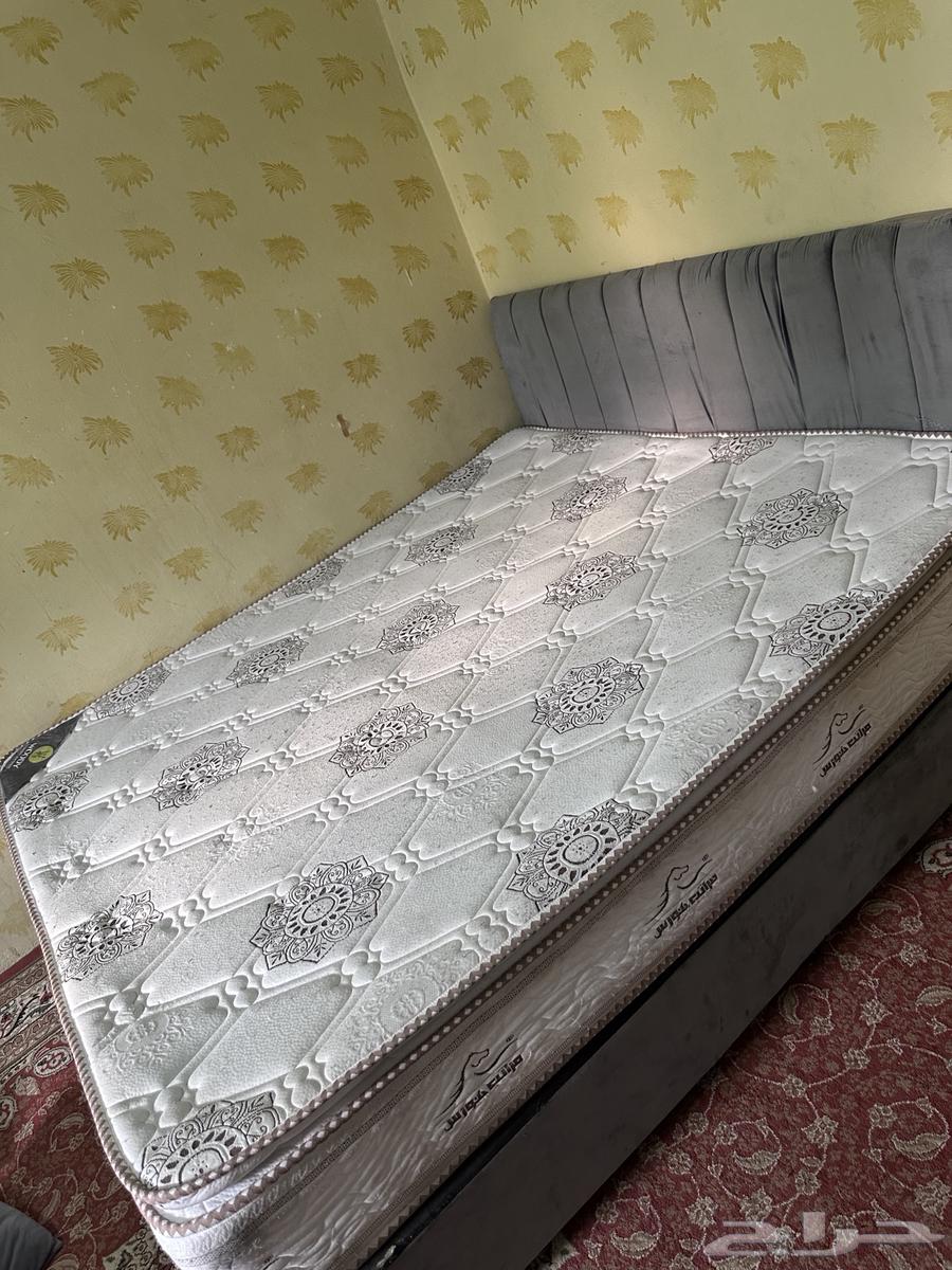 Carpet, bed, mattress, and dumbbell64388578391683110