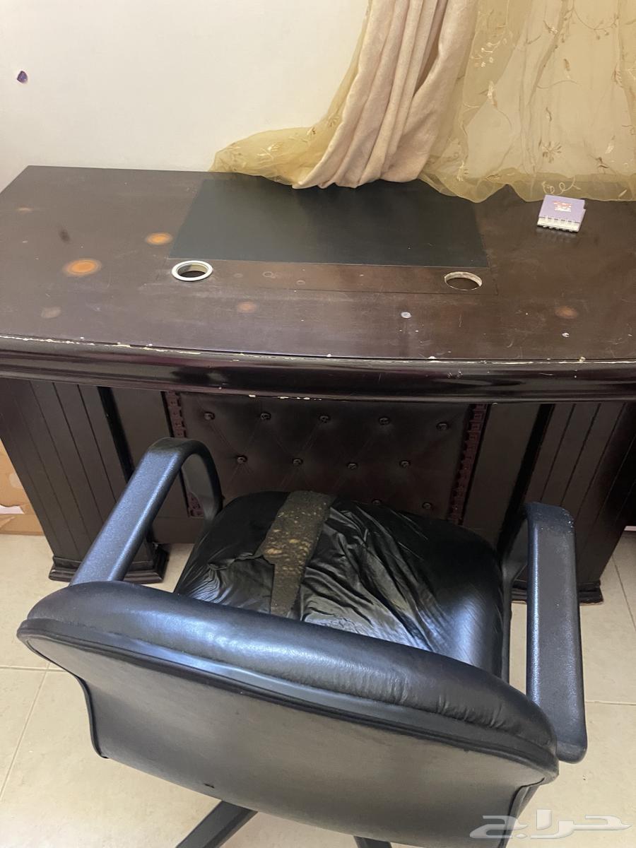 Office desk with chair64380957912705111