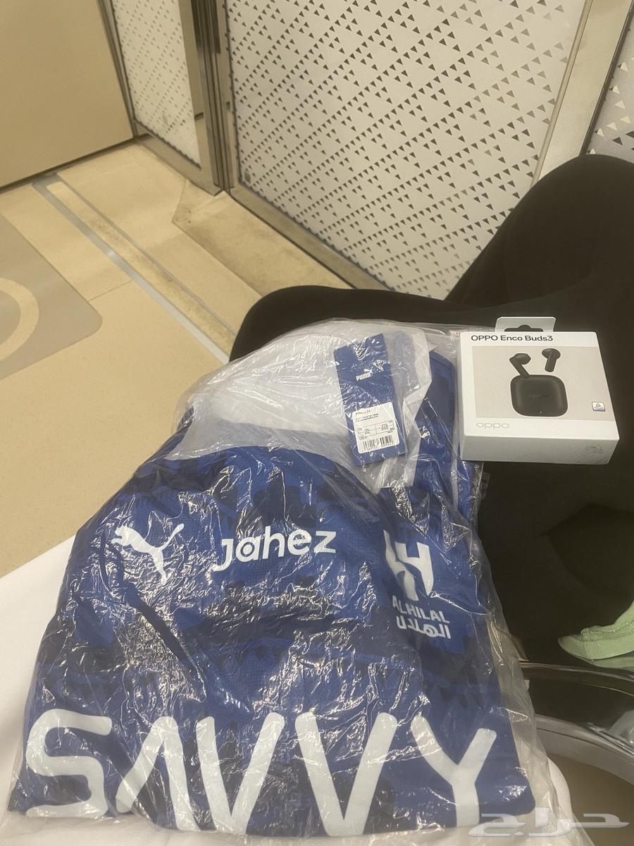 تيشيرت الهلال مقاس XXl وسماعه من عبدالرحمن السدحان اليوم64390884528899111