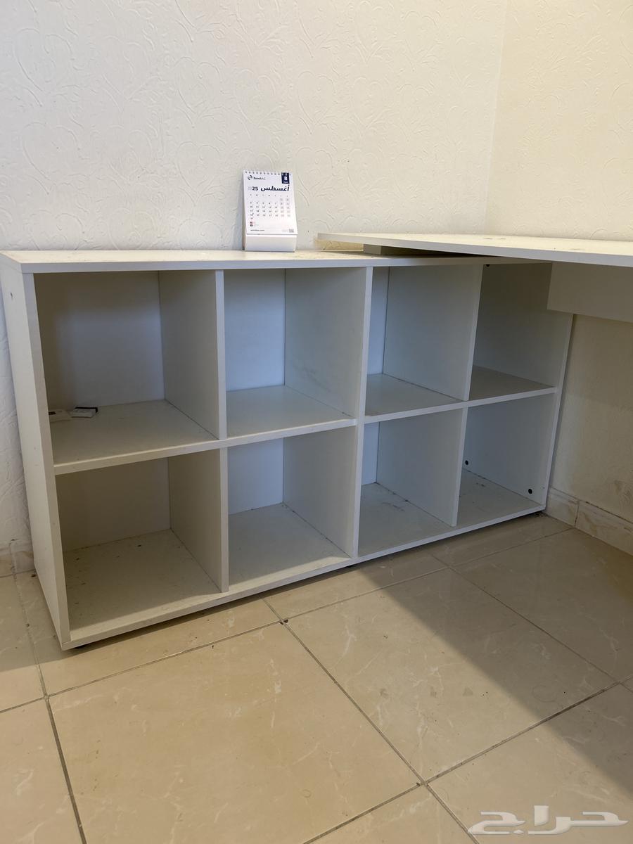 Table and chair in good condition64385592779523111