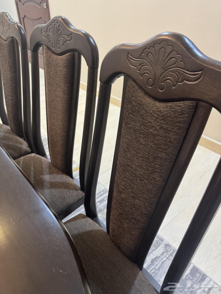 Living room table with 8 chairs, almost new64386557079683113