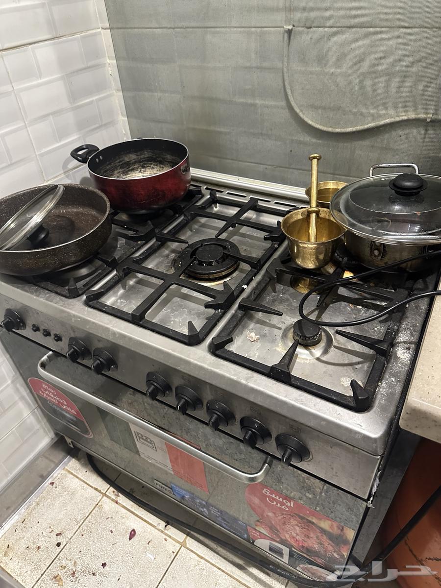 مكيف و ثلاجه للبيع استعمال نظيف  وغرف نوم  ABtalks64382846116610113