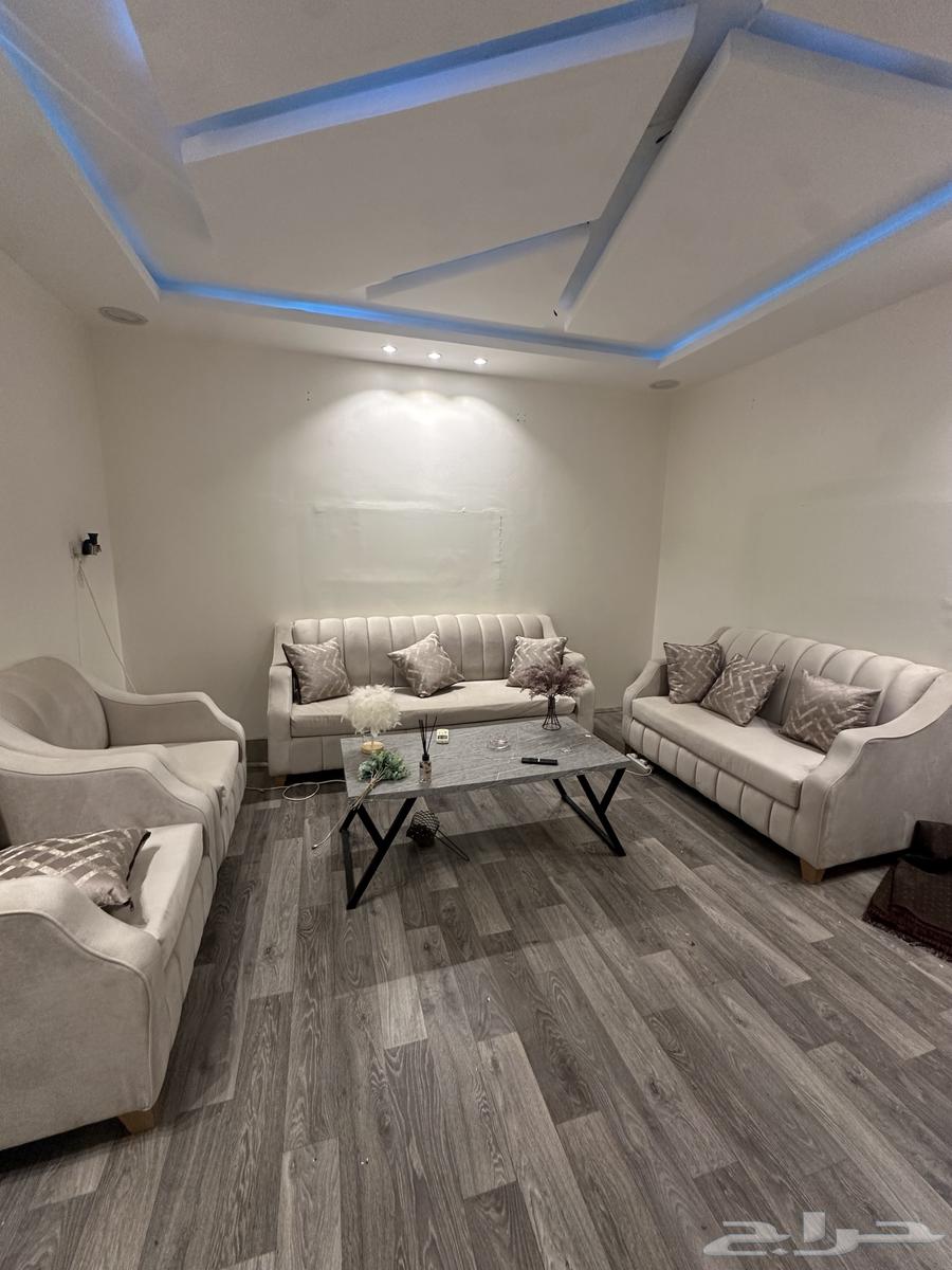 للبيع كنب مع الطاوله64382237875587110