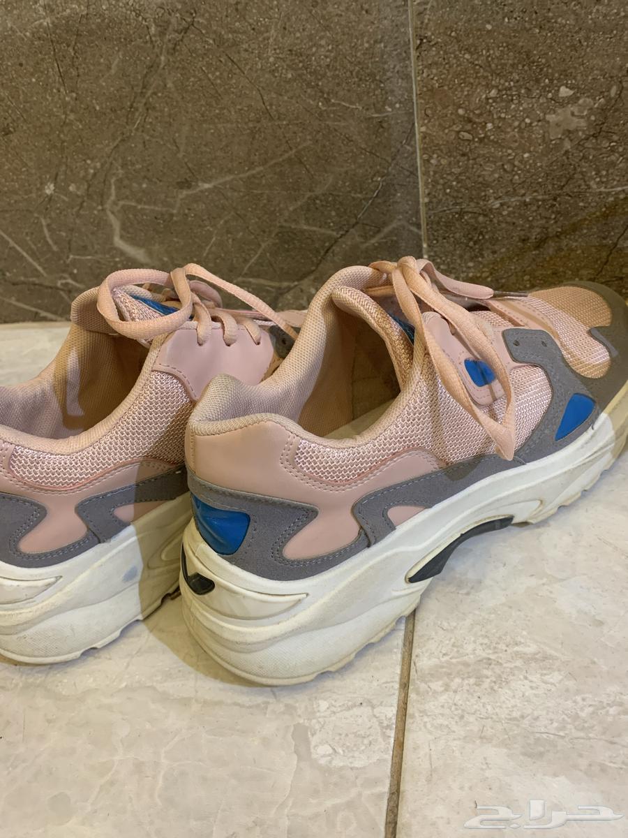 حذاء وجوتي رياضي للبيع. مستعمل مقاس 4164382597011074112