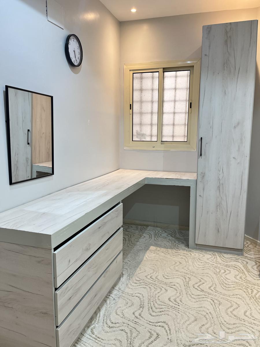 Wardrobe with a 100 comb set64384161623299113