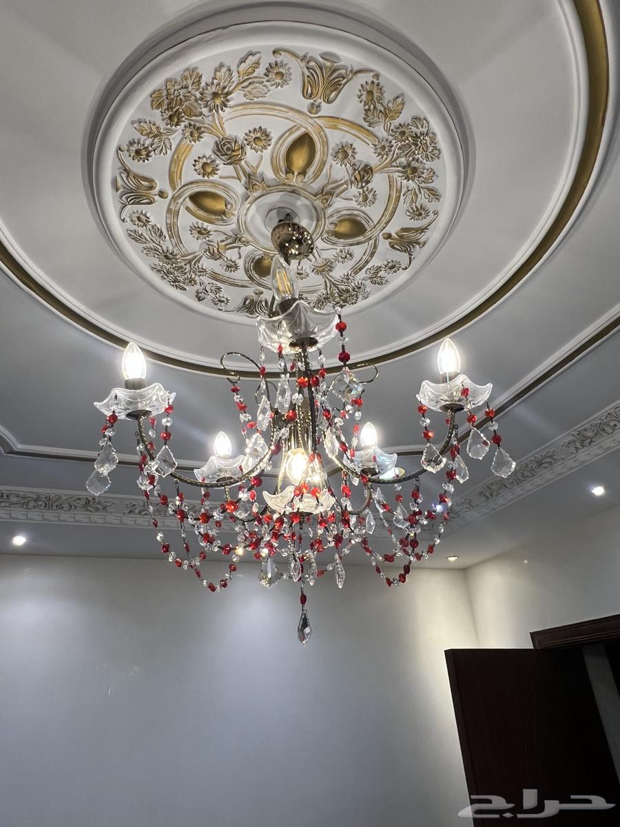 للبيع طقم كنب و ستائر ونجف64397728076546113