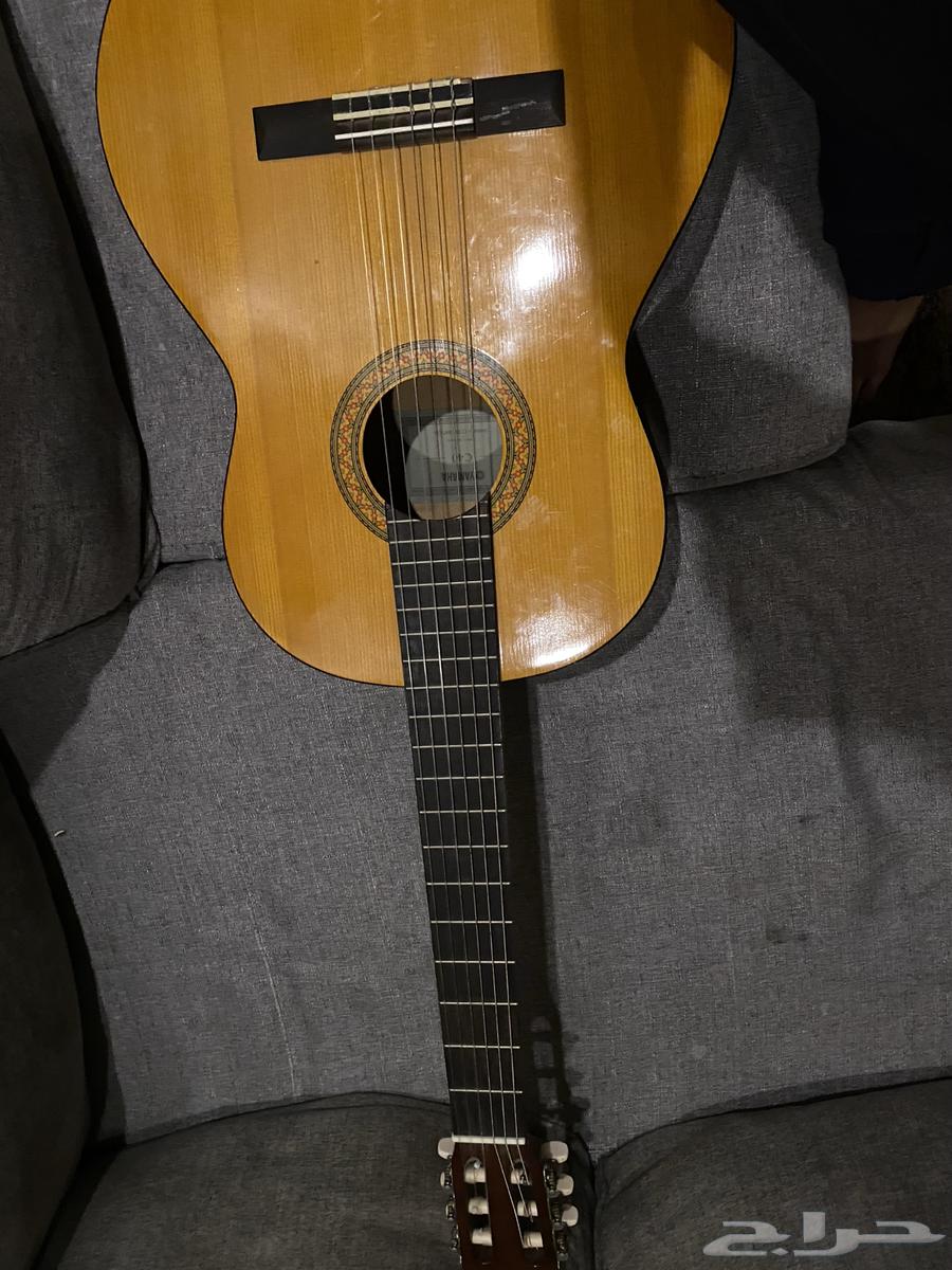 Original Yamaha guitar with complete set of strings64379631361282114