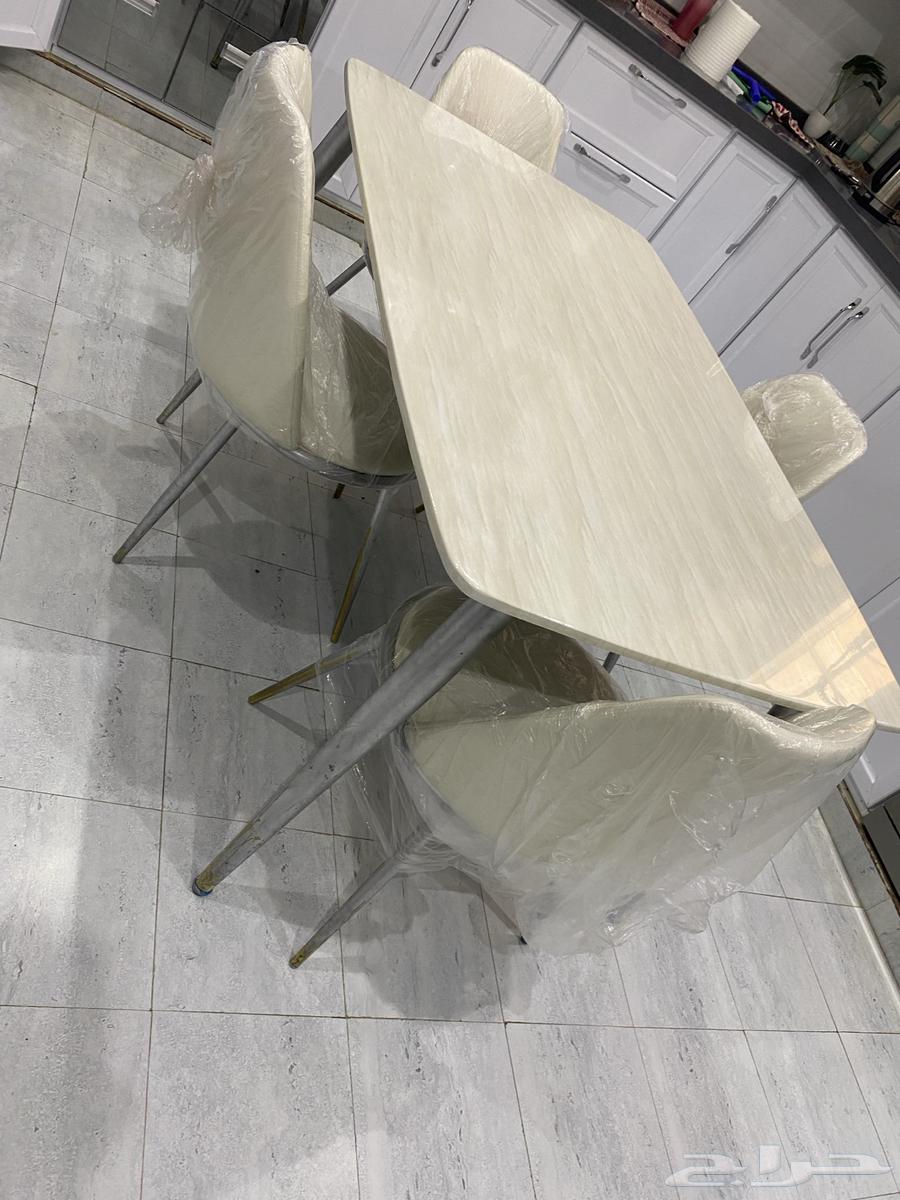 طاولة رخام كبيرة مع اربع كراسي64382596987265112