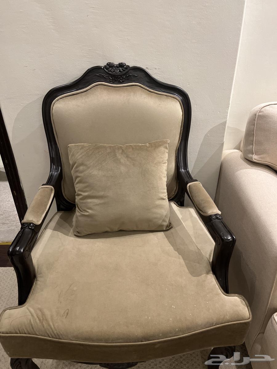 كنب مستخدم بحالة جيدة جد ا64386318795521111