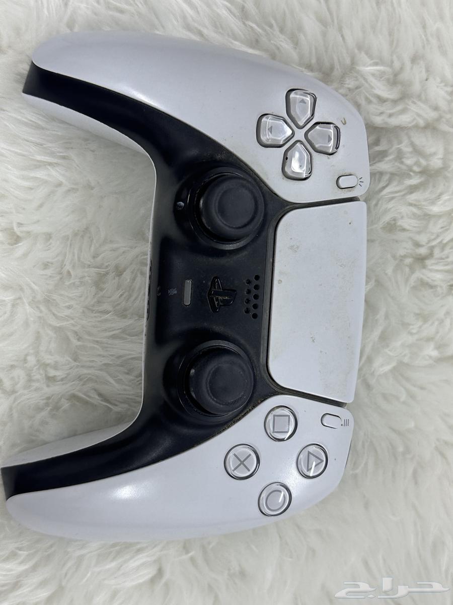 يد سوني 564379399324418114