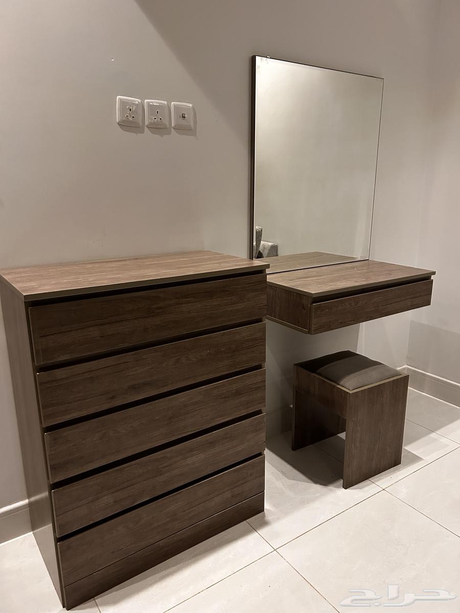 دولاب ملابس مع تسريحه ومرايه وشفينيره قزاز الدولاب موجود64378658541443112