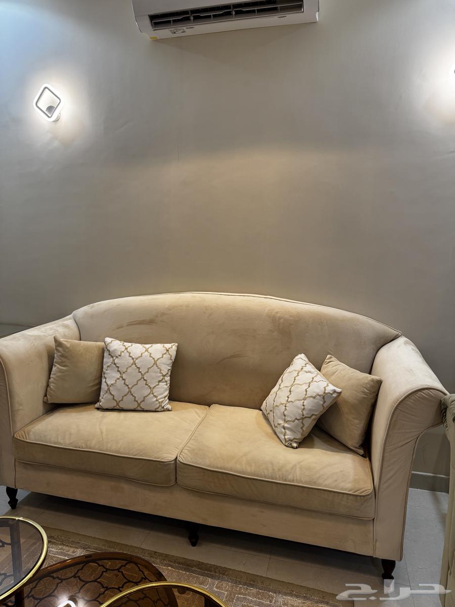 كنب وطاولات للبيع64385662754434113