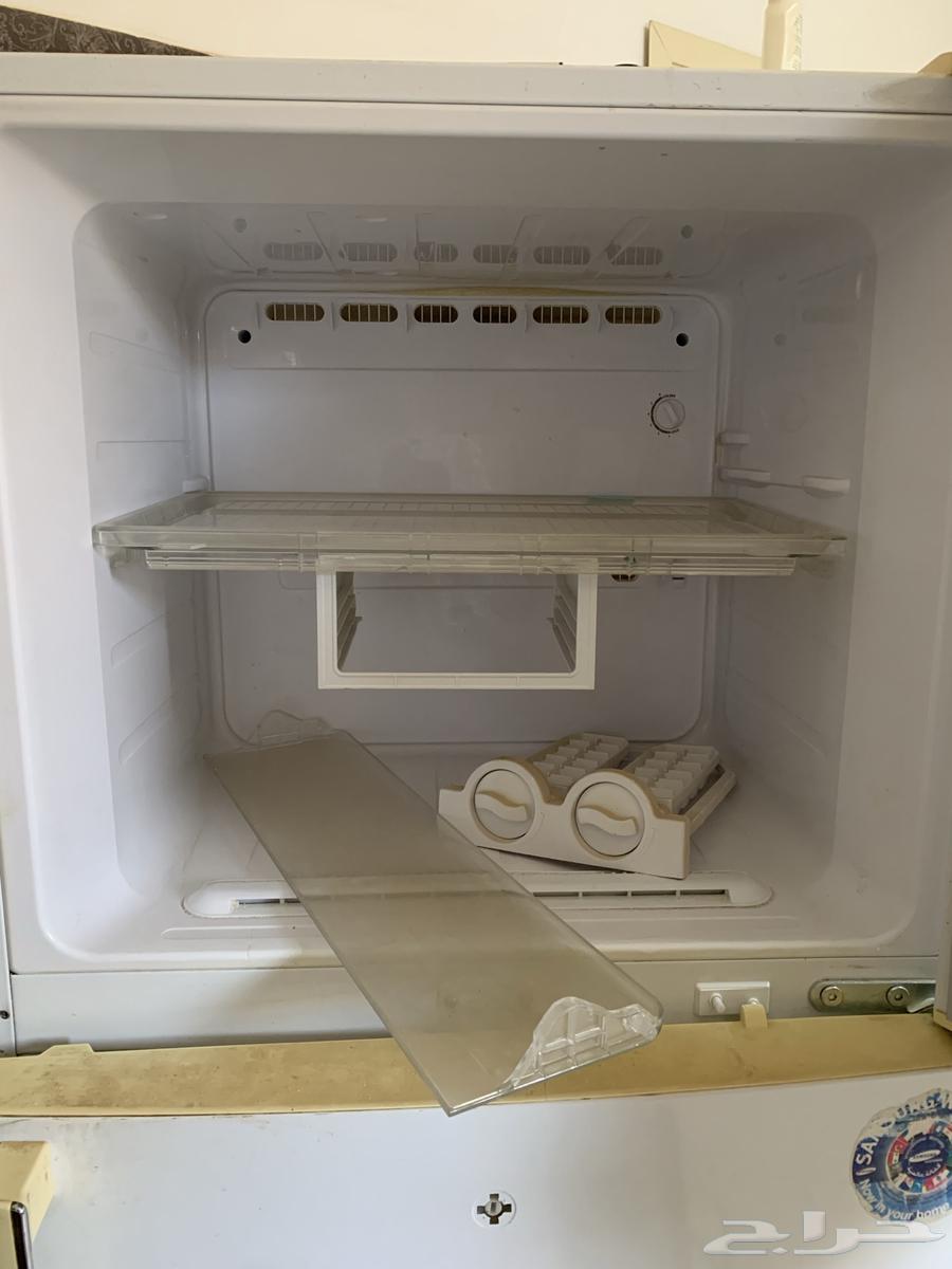 Refrigerator with freezer64382321270146110